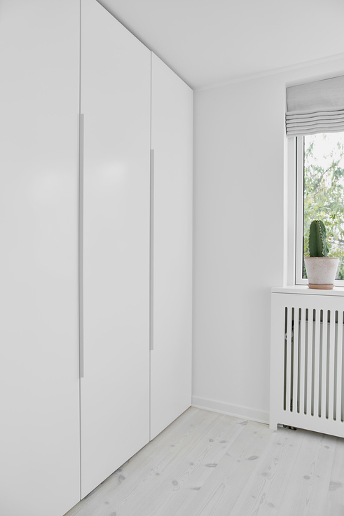 Furnipart - Edge Straight - greb i Aluminium NCS 0500 - Mat hvid CC7x160mm